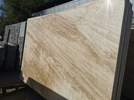 تصویر 2 از سنگ تراورتن تکاب سطحی یکنواخت و زیبا برای دیوار ها